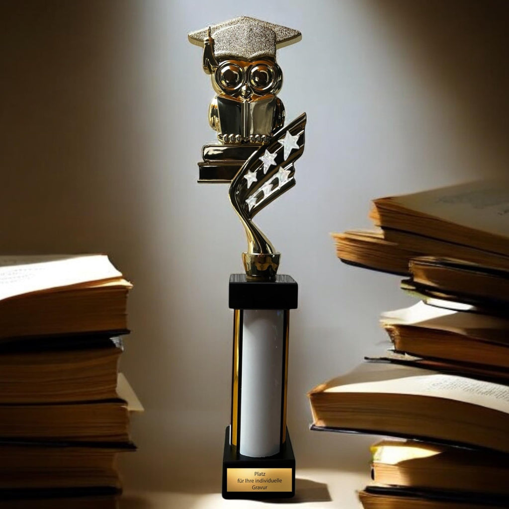 eberix · Bildung Eule Pokal· mit Wunschgravur · Trophäe mit Doktorhut-Motiv · Ehrenpreis für Schulabschluss, Kindergarten, Abitur, Bildungspreis · personalisierbar ·