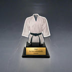 XS Acryl Kampfsport-Pokal 10 cm - Judo & Karate Trophäe mit Gürtel