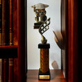 eberix · Bildung Eule Pokal · Trophäe mit Glanzsäule inkl. Gravur · Ehrenpreis für Schulabschluss, Klassenbeste, Abitur, Zeugnisverleihung · optional mit zweitem Gravurschild