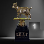G.O.A.T. Pokal Black Edition 17,5 cm - Ziege Gold Trophäe mit Gravur