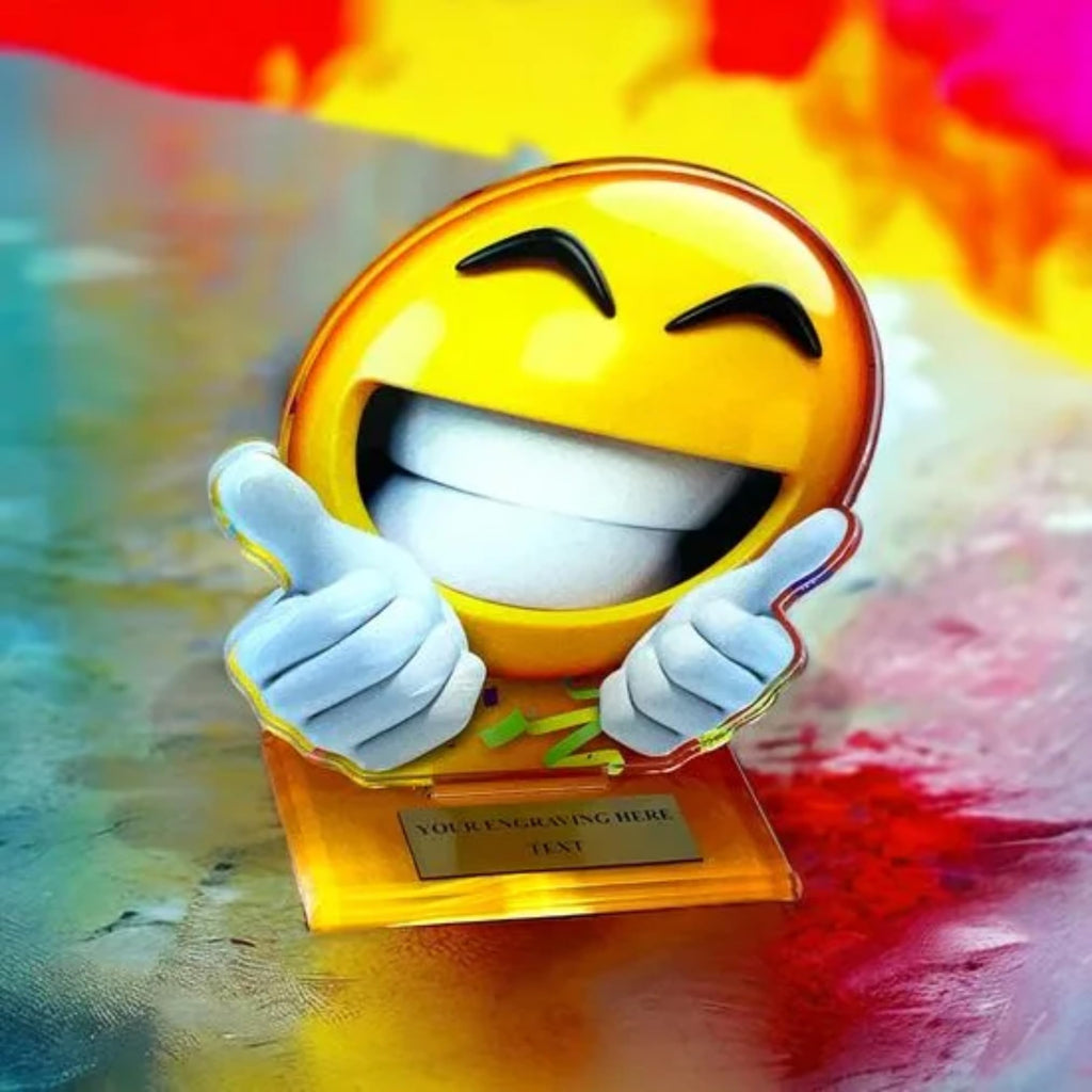 Smiley Pokal Trophäe 13,5 cm - Kinderpokal mit Gravur aus Acryl