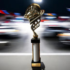eberix · Go-Kart Motorsport Pokal · mit Wunschgravur · Trophäe mit weißer Glanzsäule · Siegerpokal für Kart-Rennen, Jugendkart, Motorsport-Wettbewerb · personalisierbar ·