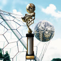 eberix · Fußball Pokal · mit Wunschgravur · Trophäe mit weißer Glanzsäule inkl. Gravur · Siegerpokal für Fußballturnier, Vereinsmeisterschaft, Jugendfußball · personalisierbar ·