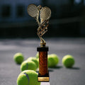 eberix · Tennis Pokal · mit Wunschgravur · Trophäe mit Tennisschläger & Ball Motiv · Siegerpokal für Tennis-Turnier, Vereinsmeisterschaft · personalisierbar ·