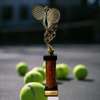 eberix · Tennis Pokal · mit Wunschgravur · Trophäe mit Tennisschläger & Ball Motiv · Siegerpokal für Tennis-Turnier, Vereinsmeisterschaft · personalisierbar ·