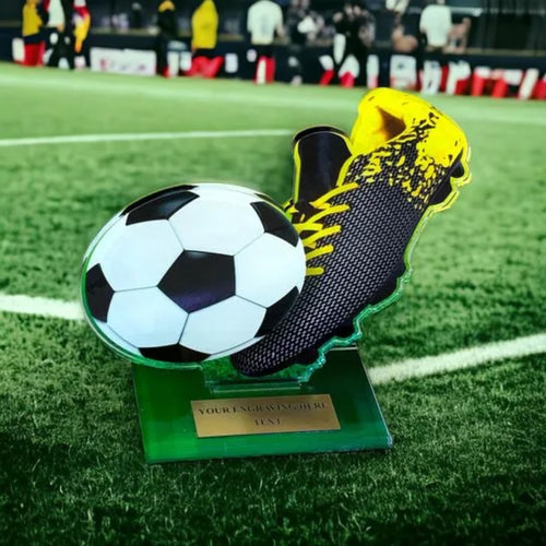 14 cm Fussballpokal Trophaee aus Acryl - 3D Design mit Schuh & Ball