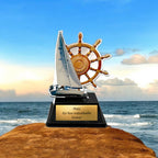 XS Pokal Segelboot 10 cm - Maritime Trophäe mit Gravur & Steuerrad
